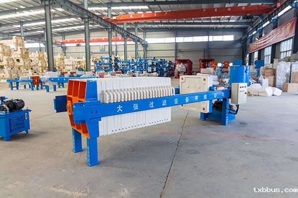 厢式压滤机(图8) 厢式压滤机(图8)