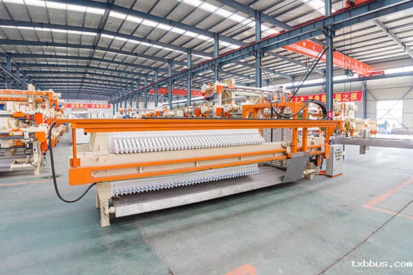 厢式压滤机(图4) 厢式压滤机(图4)