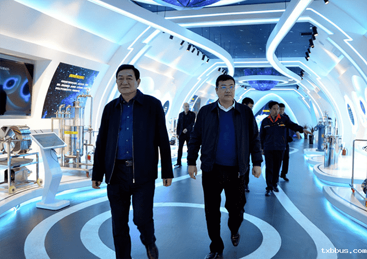 泰瑞公司董事长一行来18luck手机客户端公司参观交流(图1)