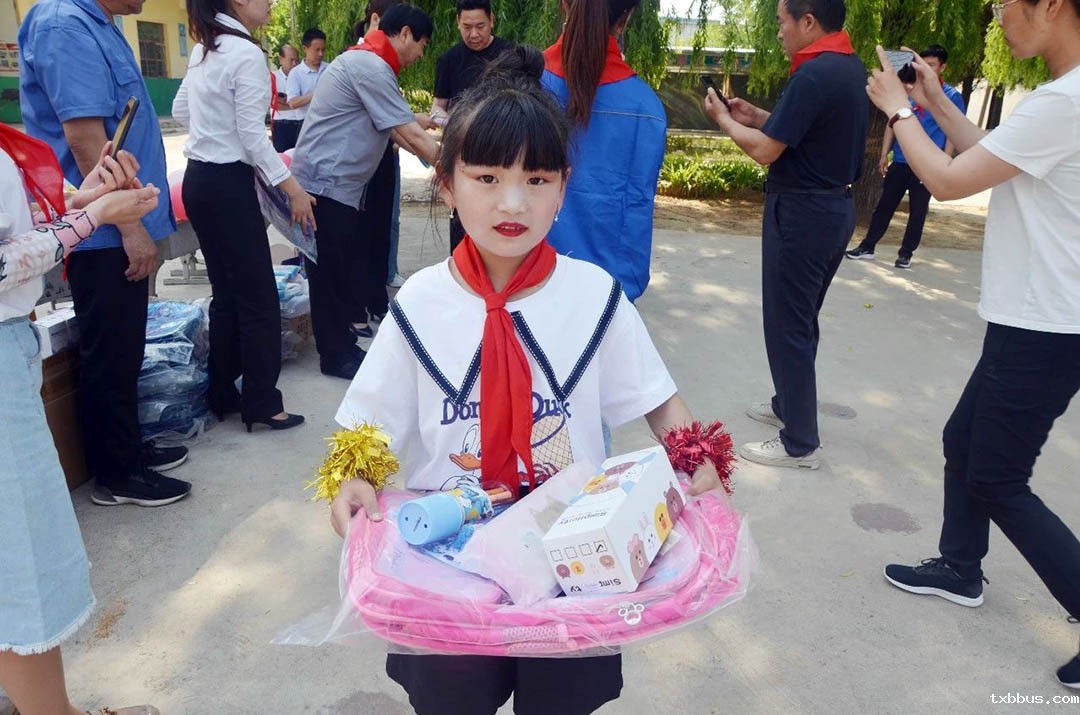 18luck手机客户端助教倾情乡村 大爱谱写育人新篇(图9)