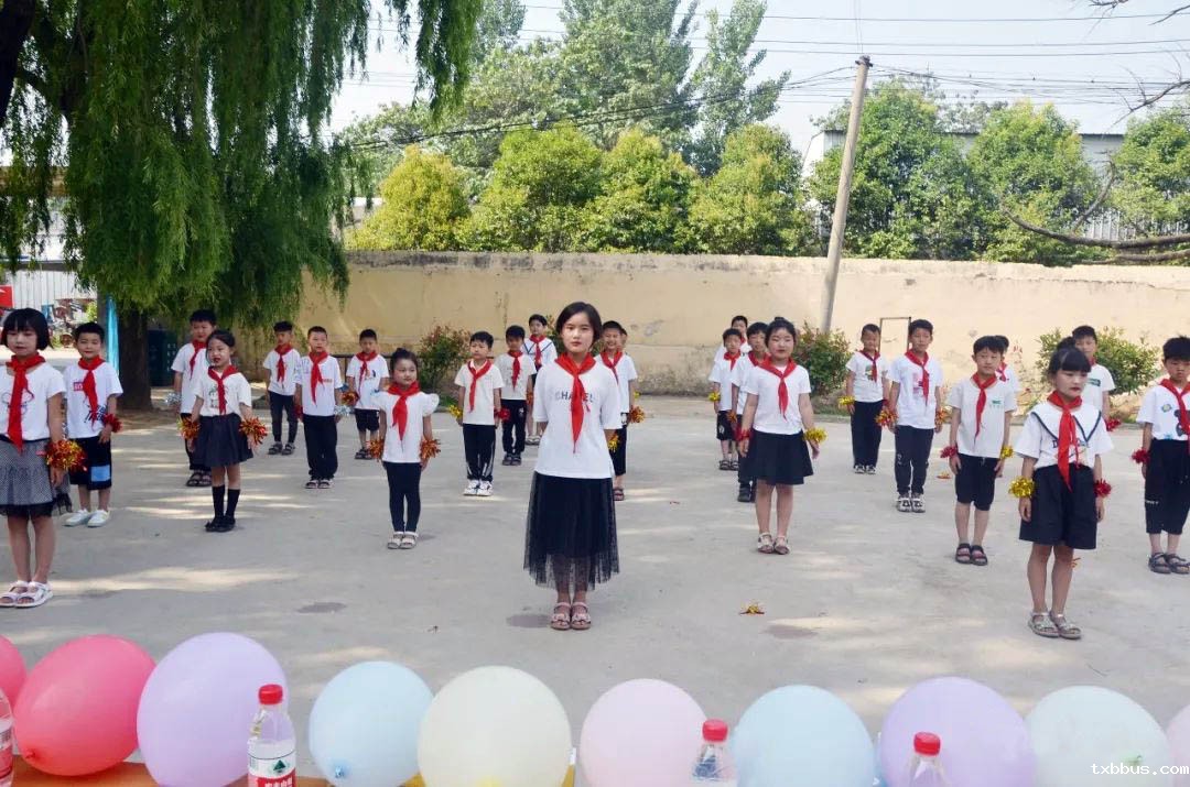 18luck手机客户端助教倾情乡村 大爱谱写育人新篇(图5)