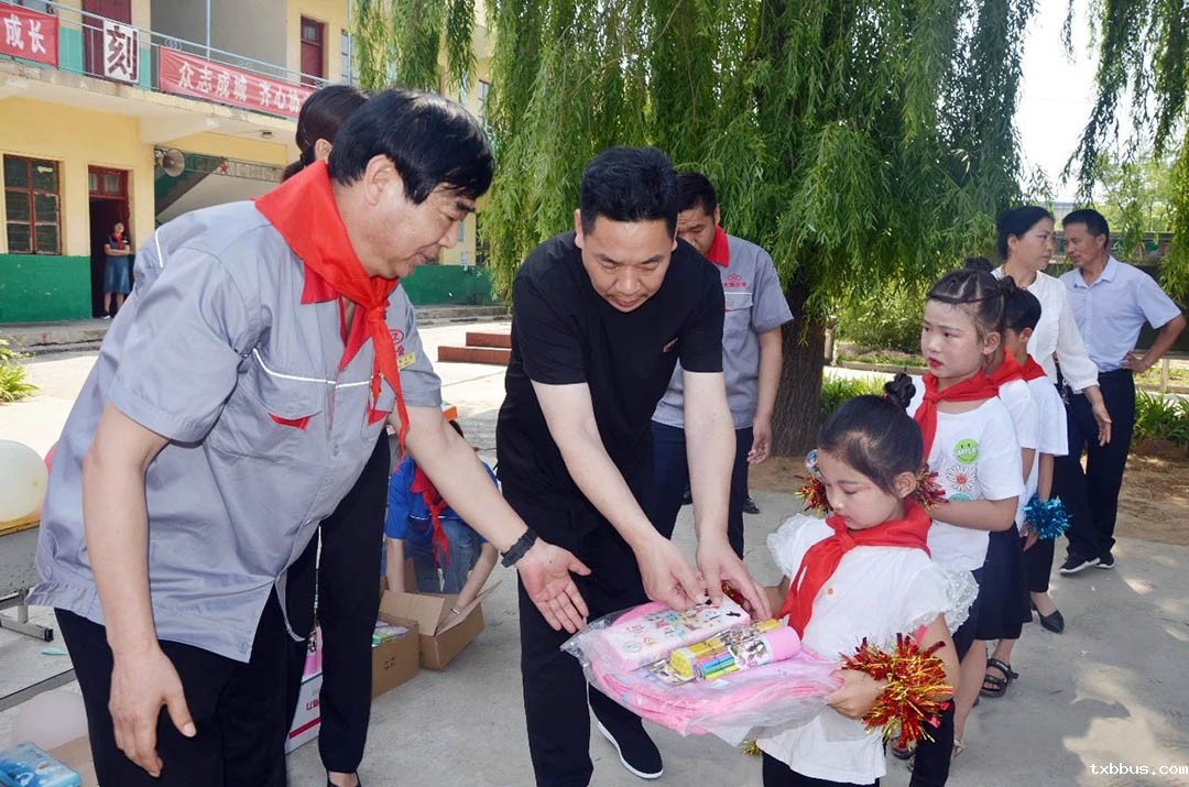 18luck手机客户端助教倾情乡村 大爱谱写育人新篇(图6)