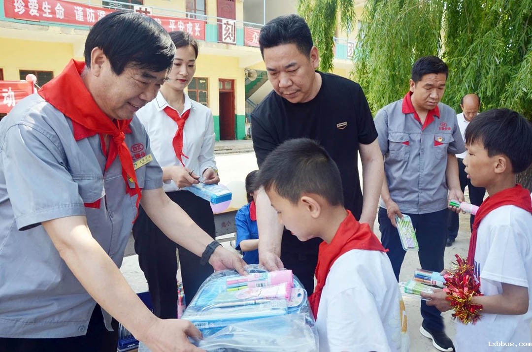 18luck手机客户端助教倾情乡村 大爱谱写育人新篇(图7)