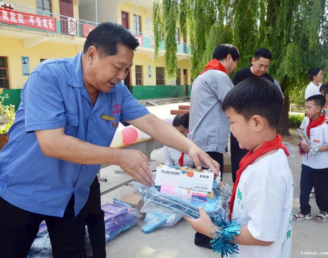 18luck手机客户端助教倾情乡村 大爱谱写育人新篇(图8)