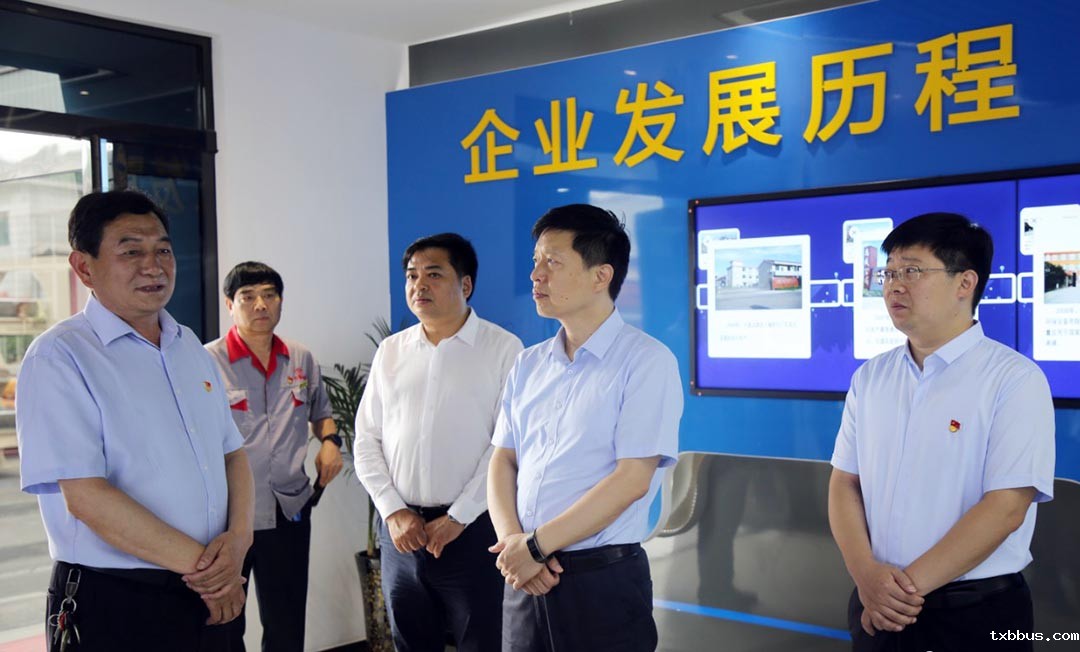 许昌市委副书记、代市长刘涛莅临18luck手机客户端公司调研(图1)