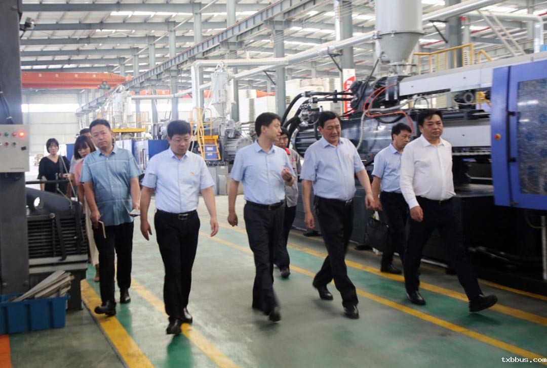 许昌市委副书记、代市长刘涛莅临18luck手机客户端公司调研(图3)