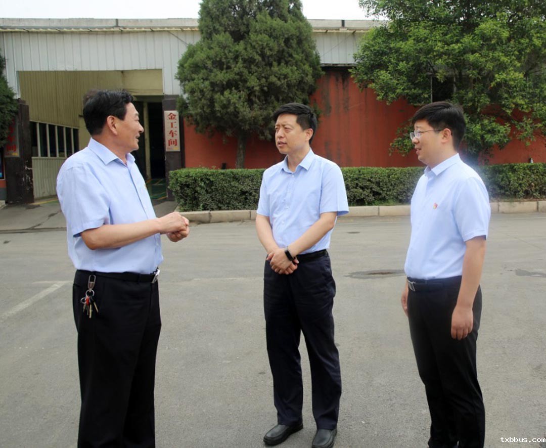 许昌市委副书记、代市长刘涛莅临18luck手机客户端公司调研(图4)