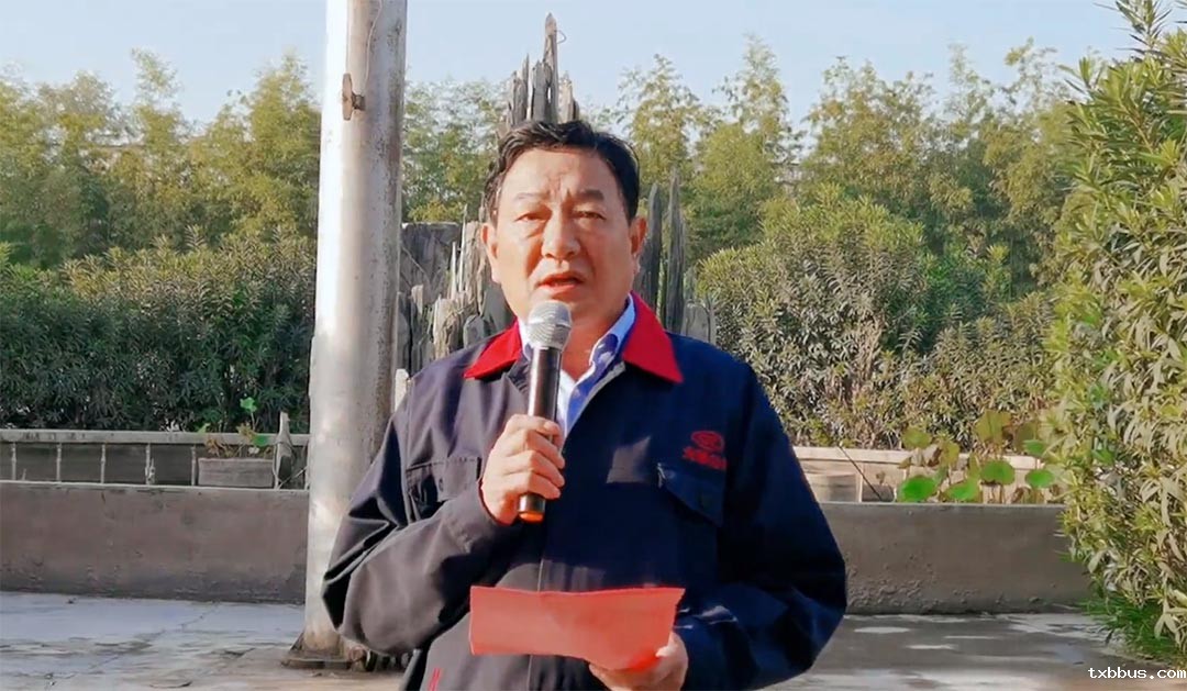 喜迎国庆，歌唱祖国！18luck手机客户端公司举行迎国庆升国旗仪式(图2)