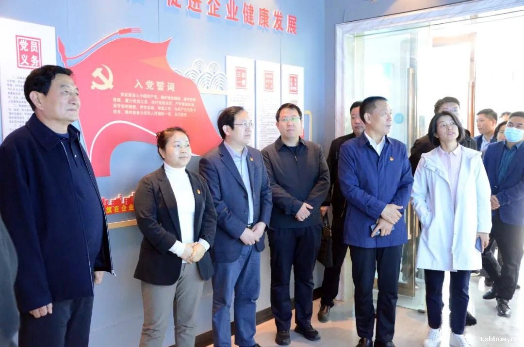 全省“两新”组织党建交流观摩组莅临18luck手机客户端公司调研交流(图1) 全省“两新”组织党建交流观摩组莅临18luck手机客户端公司调研交流(图1)