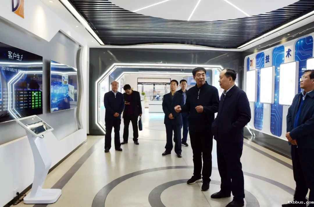 许昌市总工会莅临18luck手机客户端公司调研指导工会工作(图3)