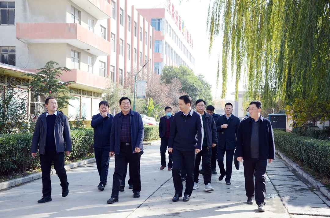 许昌市委统战部领导走访调研18luck手机客户端公司(图1)