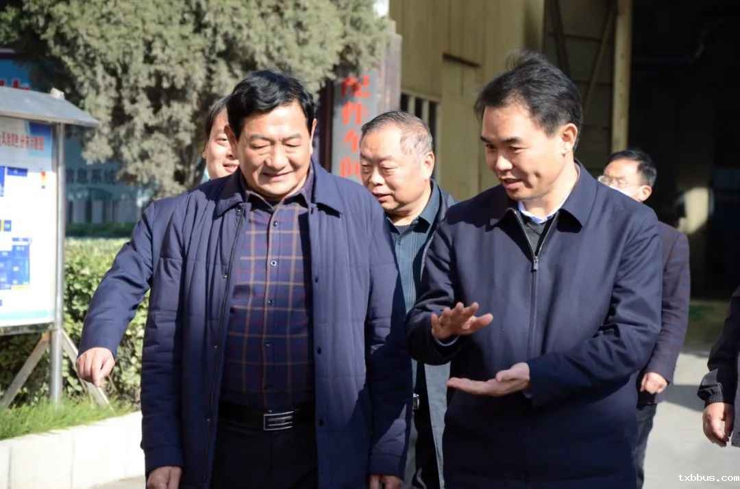 许昌市委统战部领导走访调研18luck手机客户端公司(图2)