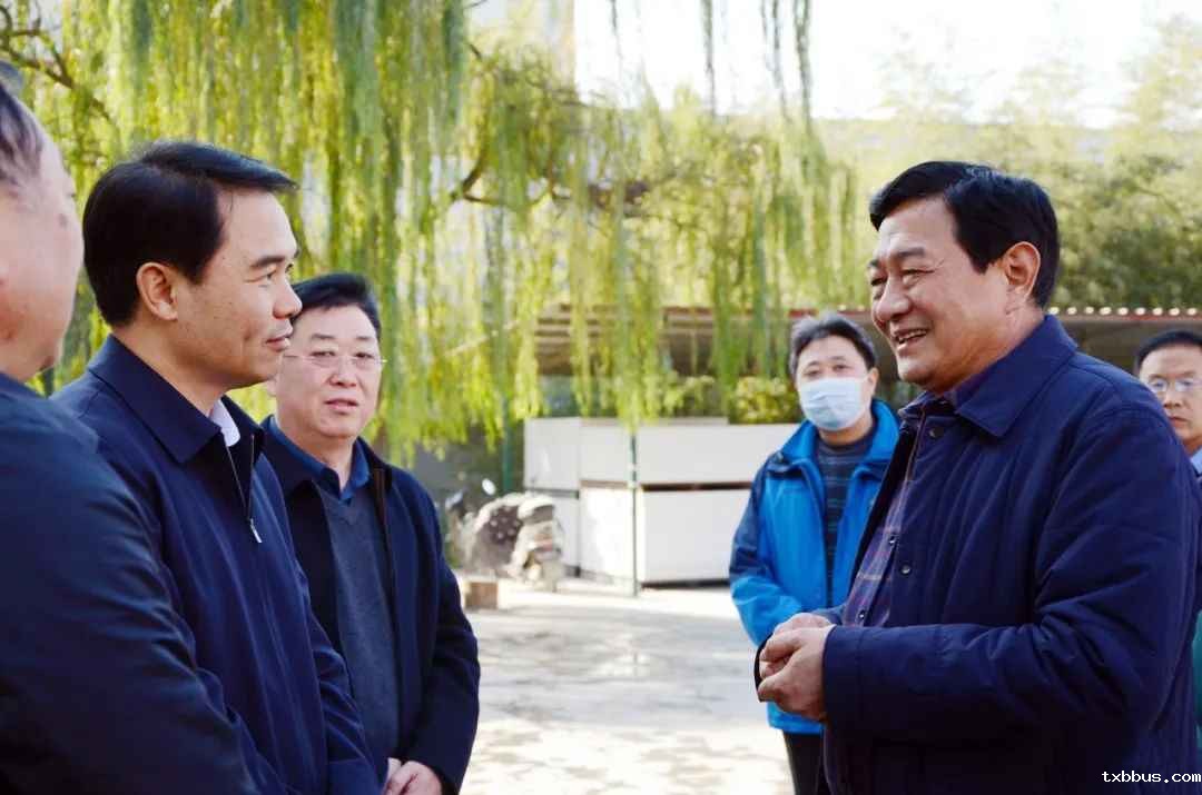 许昌市委统战部领导走访调研18luck手机客户端公司(图4)