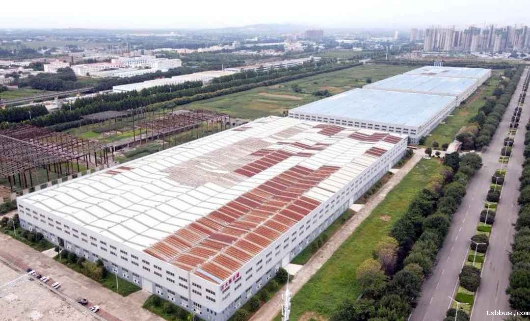 《人民日报》采访组深入18luck手机客户端公司调研采访(图1)